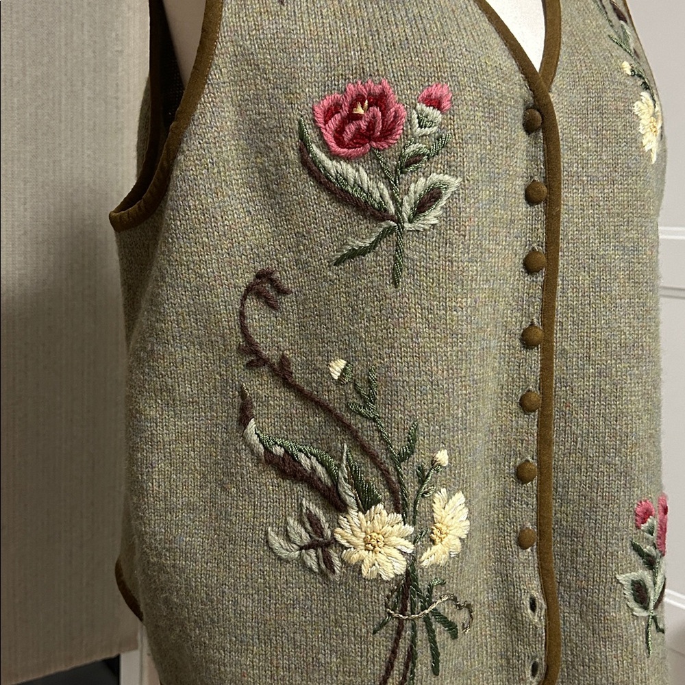 Vintage Susan Bristol hand embroidered floral wool sweater vest size 1 W - Picture 7 of 17